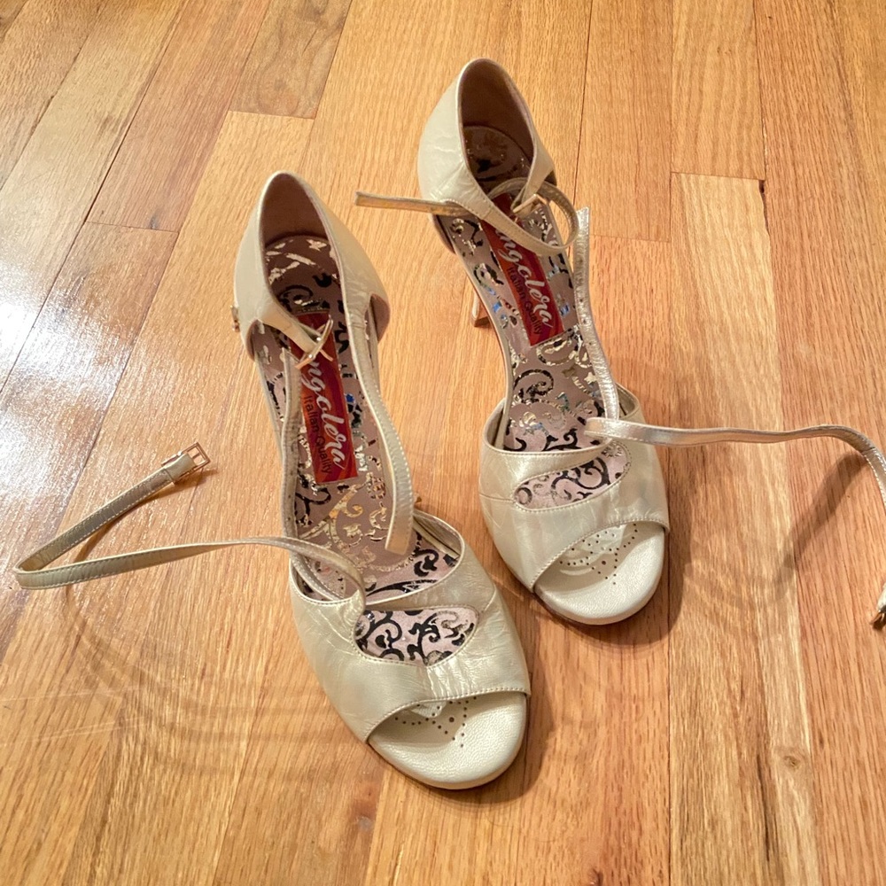 Tangolera Italian tango shoes (size 39, medium)